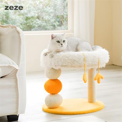 zeze Cluck Cat Scratching Post and Cat Bed - wide and sturdy base board, the egg-shaped scratching post and the chicken-shaped litter.
